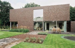 Villa void Almelo, Sculptural Brick-Villa